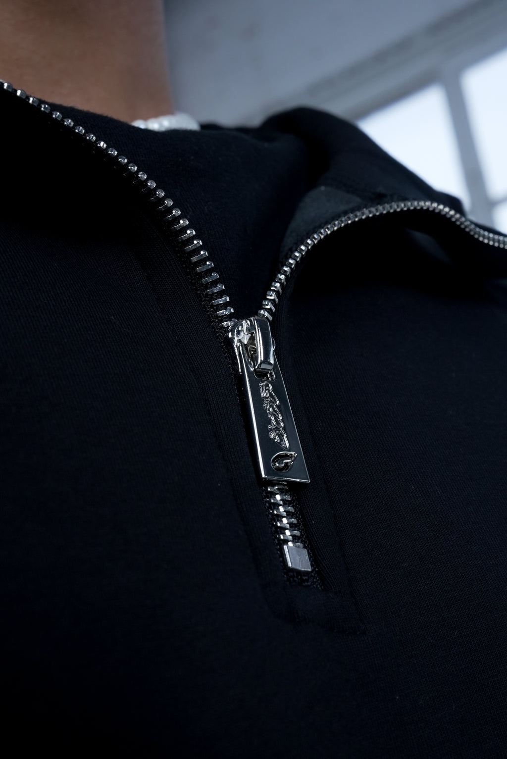 Thathi’s [Noir] Quarter-Zip