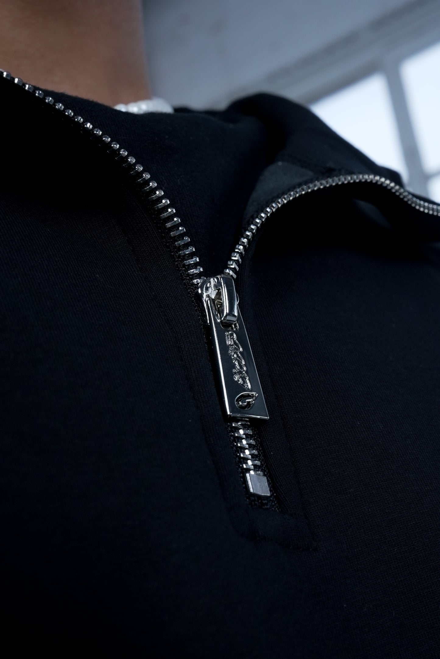 Thathi’s [Noir] Quarter-Zip