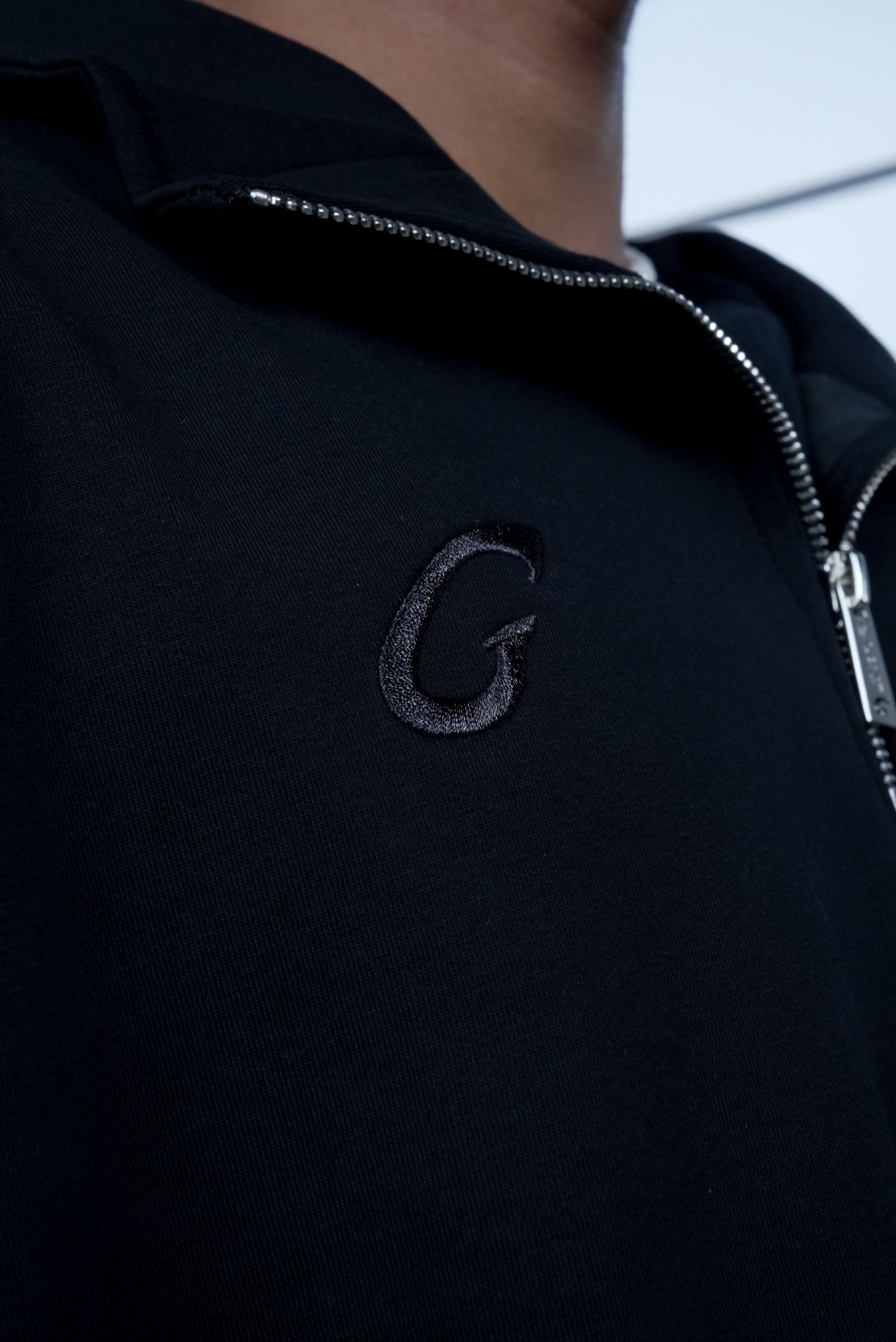 Thathi’s [Noir] Quarter-Zip